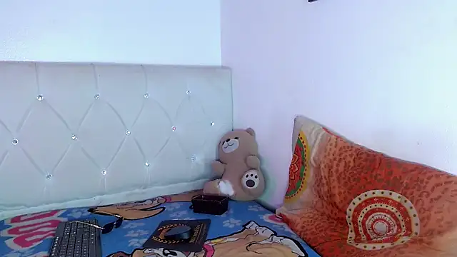 Angel_foxc13 webcam