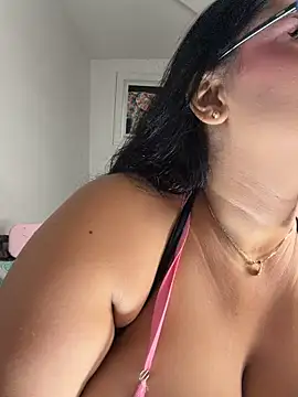 linatarens live cam on StripChat