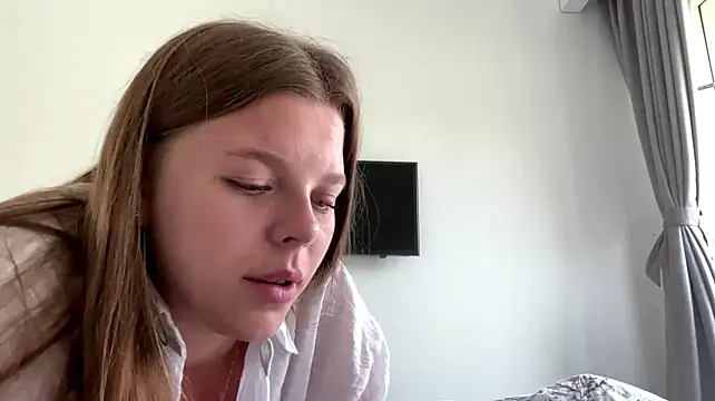 AmieLendor webcam