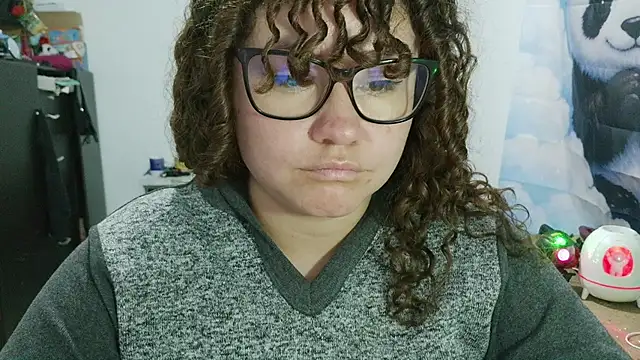 curly_greeneyed