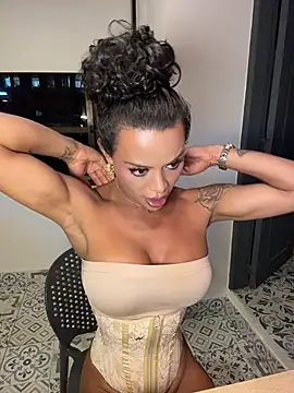 Model: HOT_LADY_777