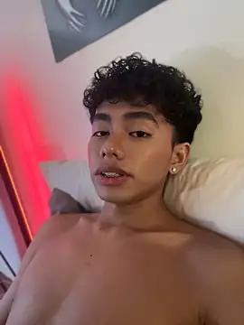 Dark_Asian1 webcam