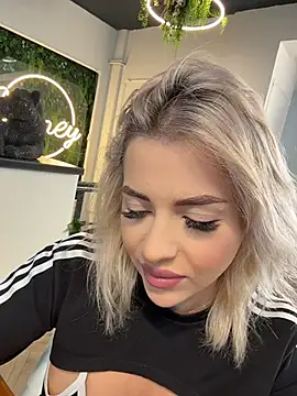 IveySin live cam on StripChat