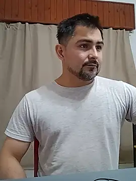 Bradd_32 live cam on StripChat
