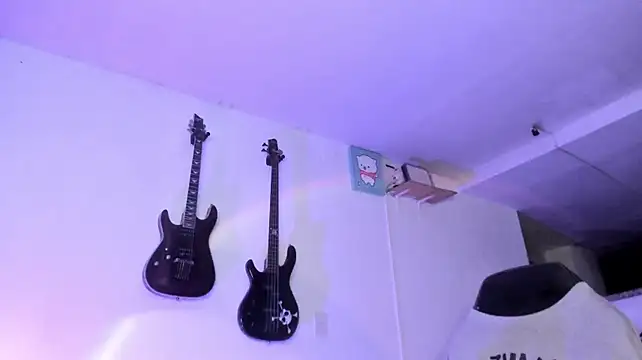 Pervyangell live cam on StripChat