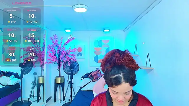Maggy_t18 live cam on StripChat