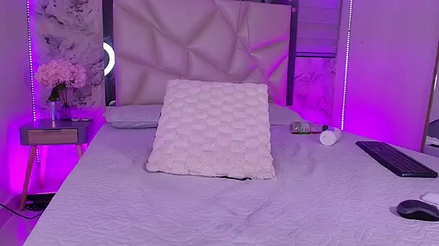 kendal_rossi live cam on StripChat