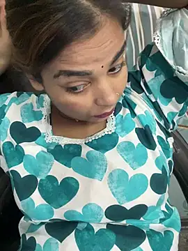 Aayra_Joshi live cam on StripChat