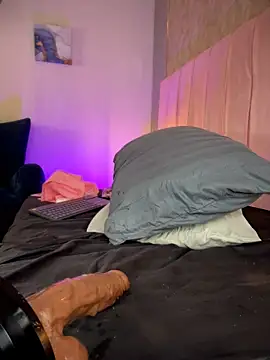 Hillary_Collins1