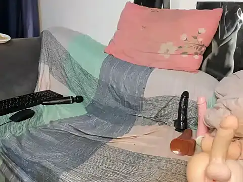 tinydolll live cam on StripChat
