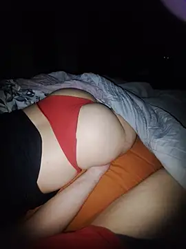 LauraLatina94 live cam on StripChat