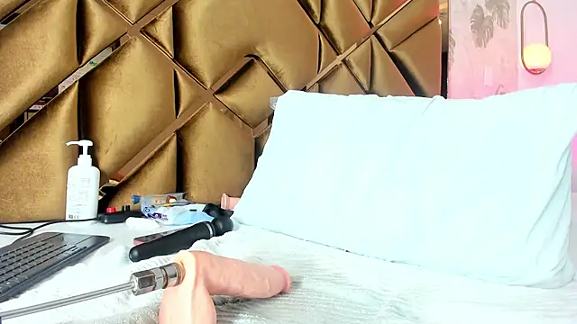 Alexa-Lynx live cam on StripChat