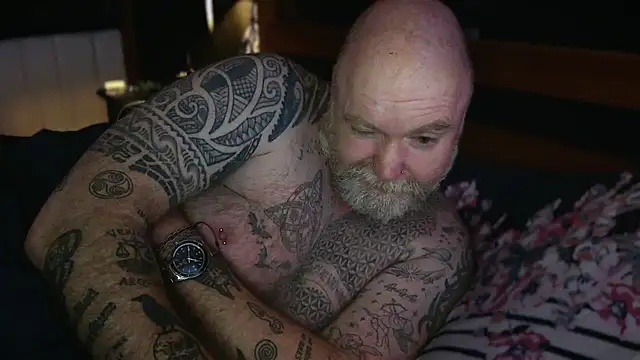 Tattooed_Dilf_01