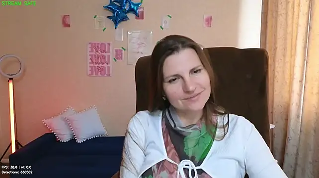 Mirabelle_Velvet webcam
