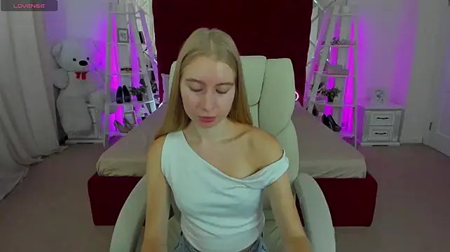 Alina_Blonde webcam