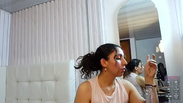 noah_sweet (F young) - style doggy + 3 fingers pussy