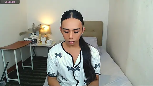Model: scarlet_smith7