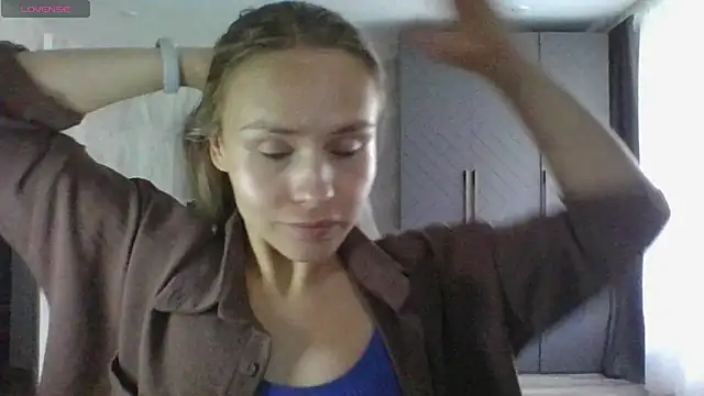 Annie_Cohn live cam on StripChat