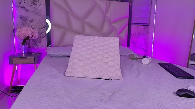 kendal_rossi live cam on StripChat