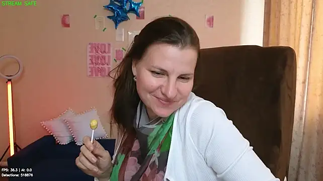 Mirabelle_Velvet webcam