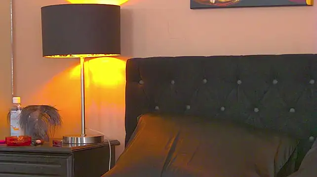 MisshaNight webcam