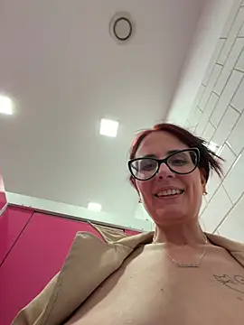 NataKitten live cam on StripChat