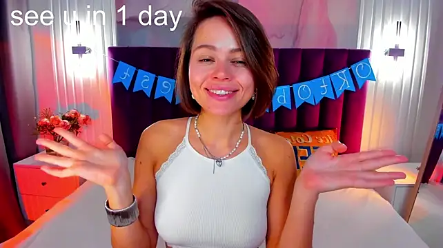 Kelly_Cuutie live cam on StripChat