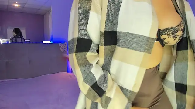 Laura_Leee