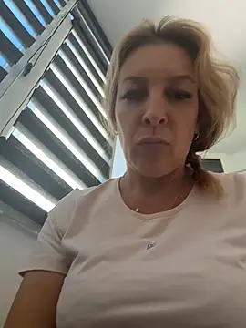 Hot-Milf4U webcam