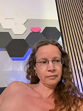 AnnikaRose live cam on StripChat