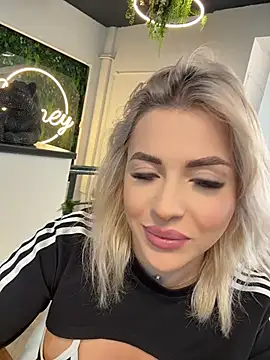 IveySin live cam on StripChat