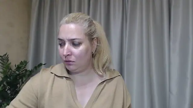 sweetpussy13 webcam