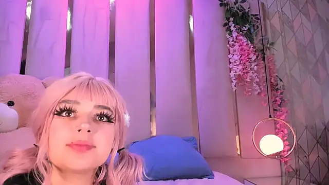GiaMoretti1 live cam on StripChat
