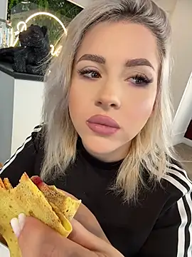 IveySin live cam on StripChat