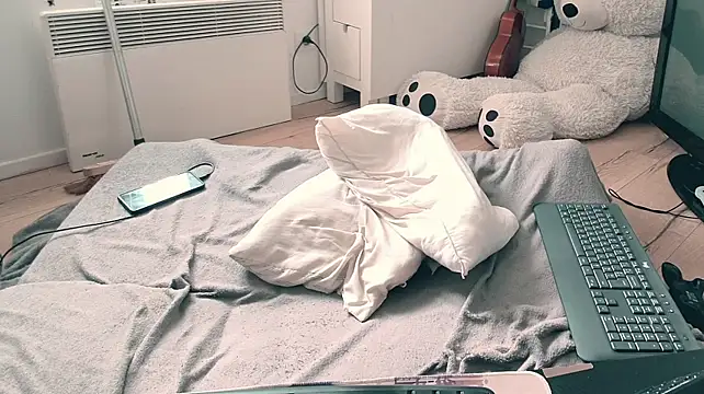 CeriseLapine webcam