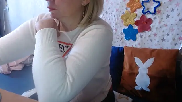 QueenLana live cam preview