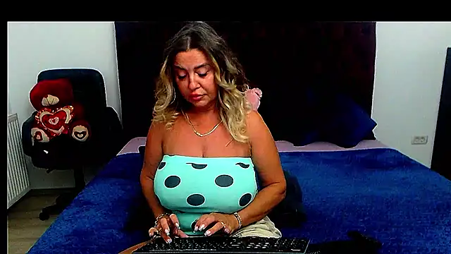 xplayfullblondexx webcam