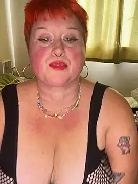 BustyRedxx webcam