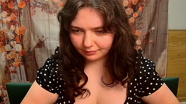 NeonilaLisova webcam