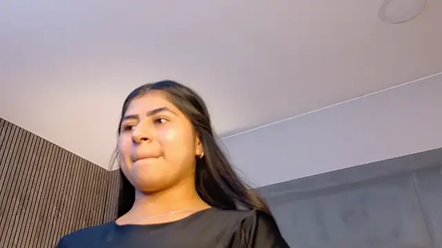 ScarletJons webcam