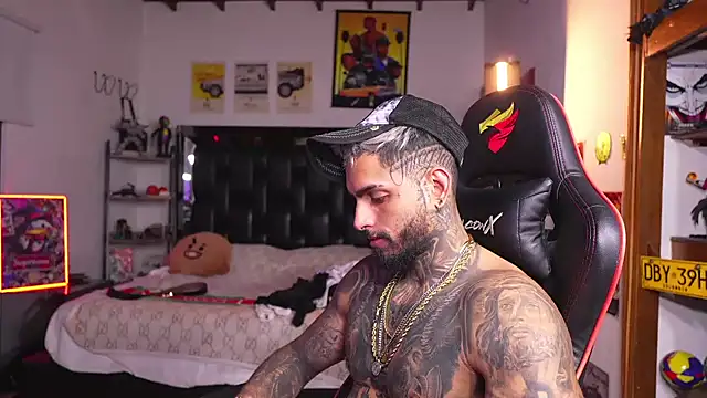logan_hugh8 live sex cam