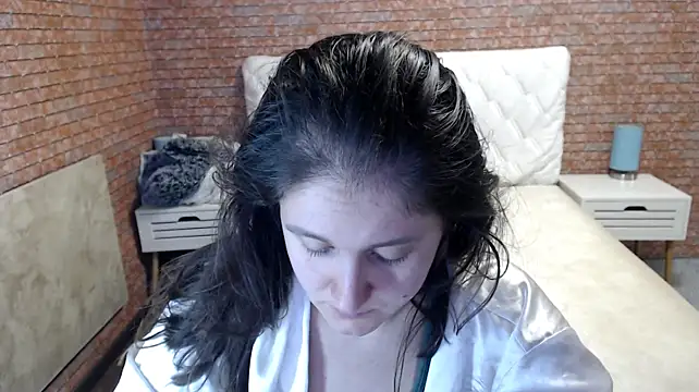 Holliy_Cooper live cam on StripChat