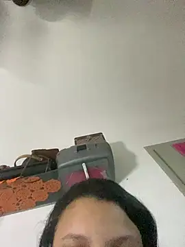 julia_moreira webcam