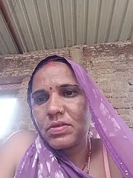 Priya_cutR webcam