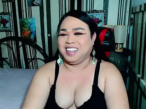 Ur-Mistress-Rhegz webcam