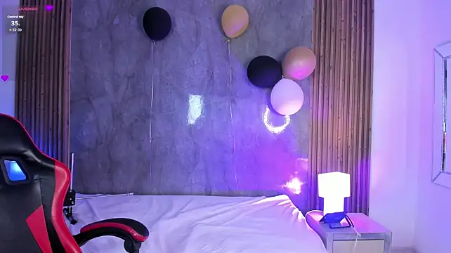 AllisonDouce webcam
