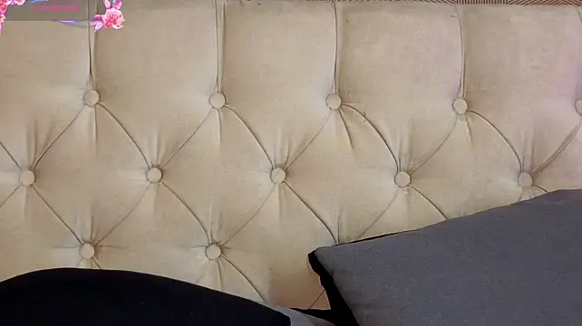 Isabella_cherry69 webcam