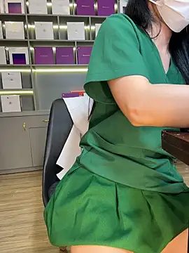 secretly_masturbating live cam on StripChat