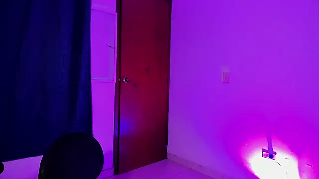 Raven_Rouge_ live cam on StripChat