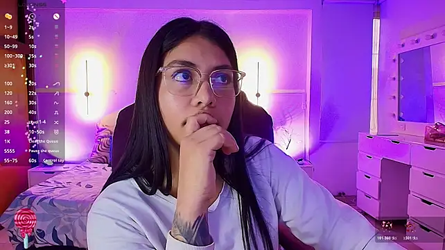 kloe28 (F young) - naked + twerk